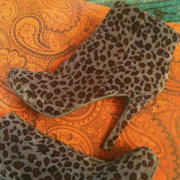 Velvet Booties - Picture 2 of 5